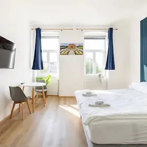 Apartment Near Schoenbrunn & Metro, Wien